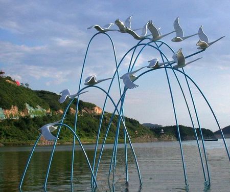 【时尚金属镜面不锈钢抽象人物雕塑 深圳装饰