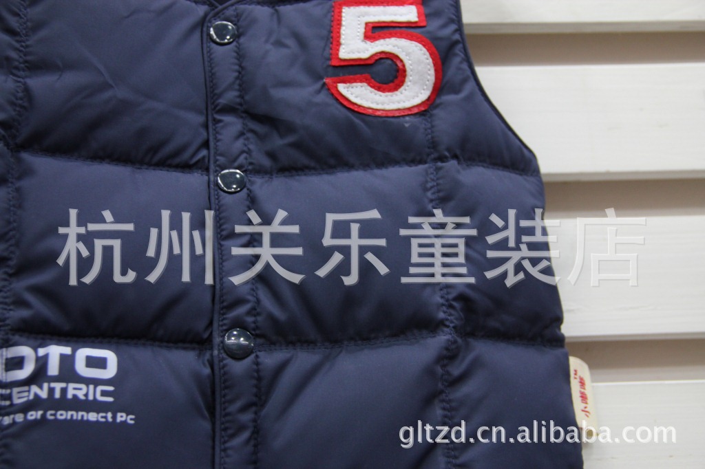 小童羽绒<em>马夹</em> 小嘟嘟双层压线5字<em>英文</em>羽绒<em>马夹</em>