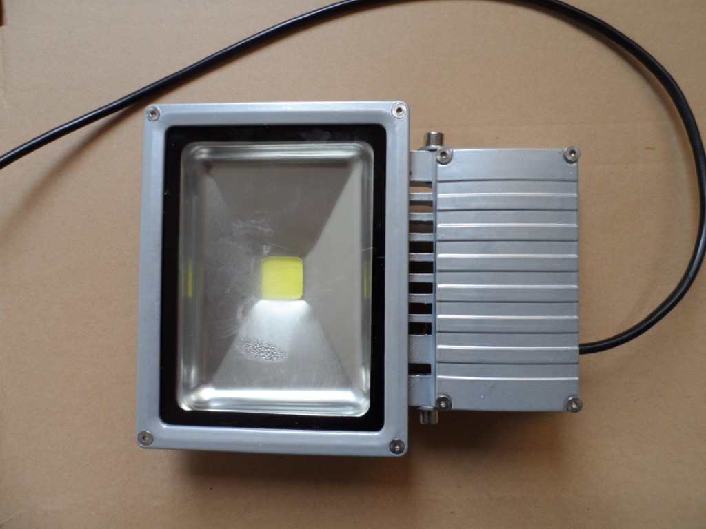 厂家直销30瓦大功率LED投光灯泛光灯户外灯