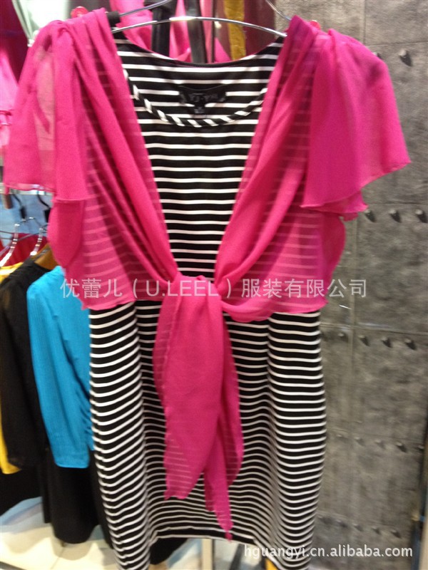 【2012夏季爆款品牌女装批发[<em>依姐衣妹</em>]条纹拼