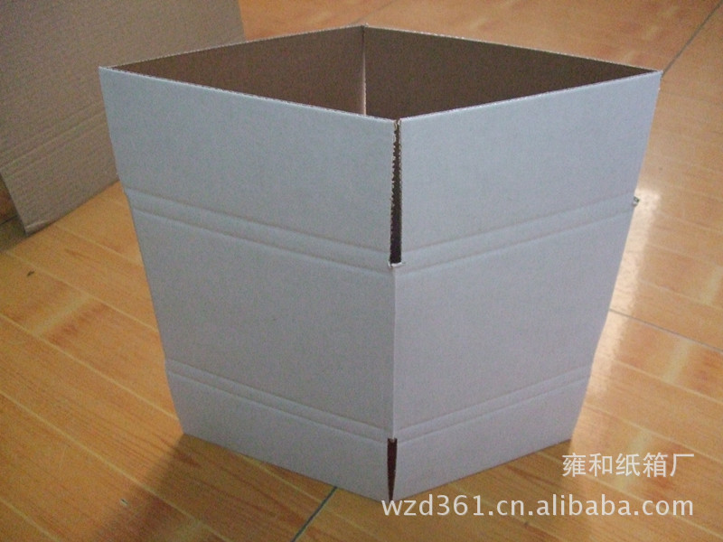 白色纸箱