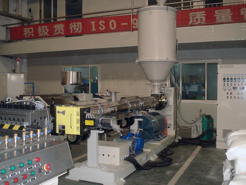 塑料挤出机-PP中空板挤出生产线-塑料挤出机尽