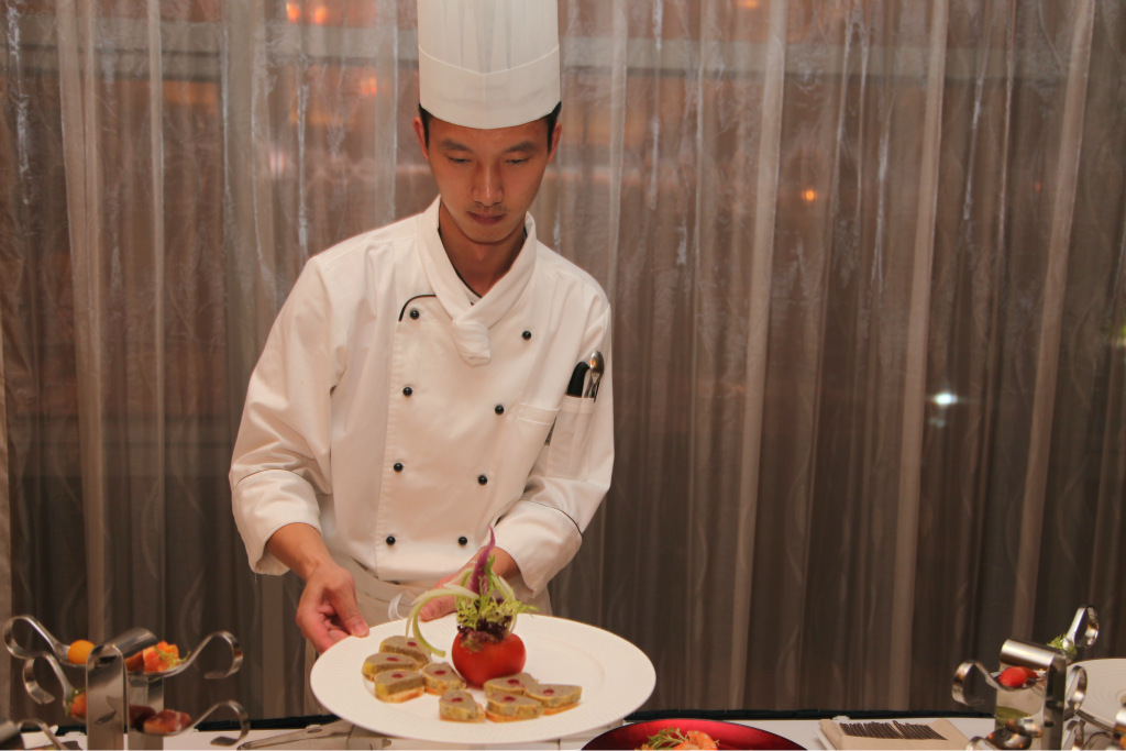 为什么客户永远是对的(图片是公司的同事,文字