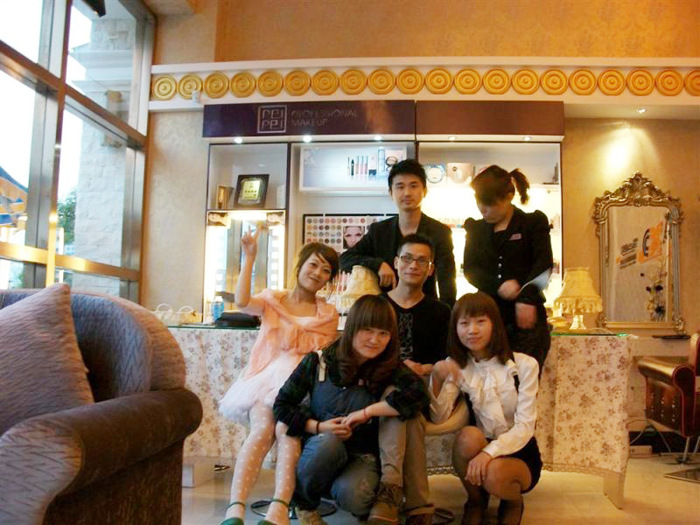 教你如何装修自己的彩妆店--佩佩彩妆