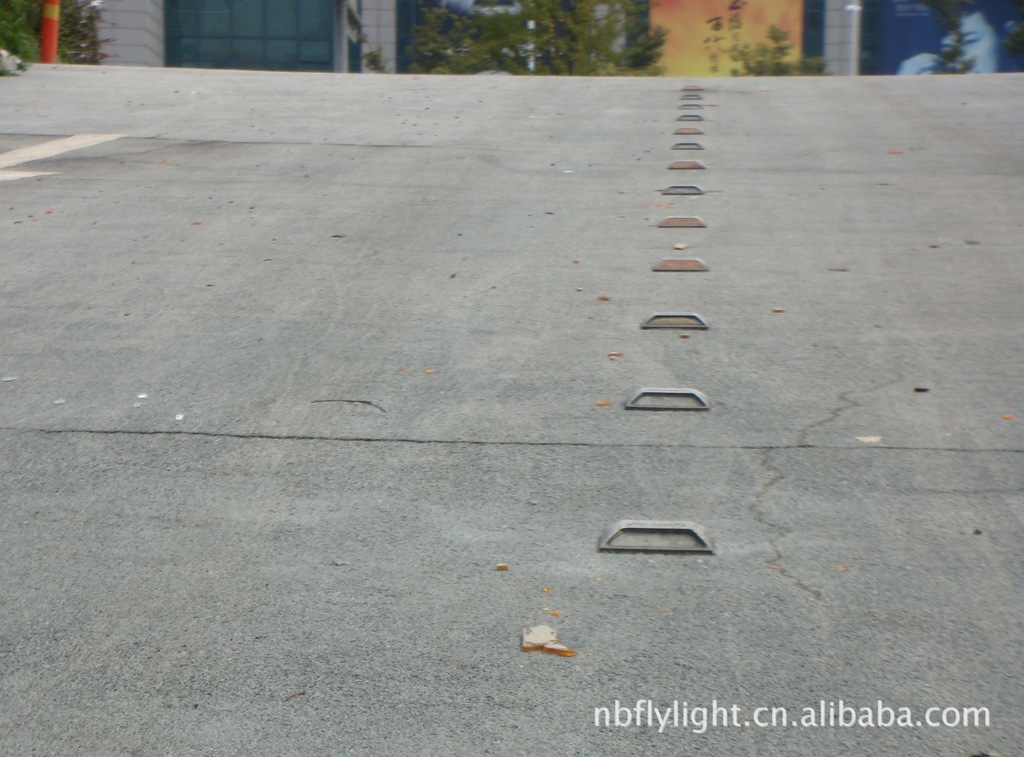 道钉 突起路标 反光道钉 road stud reflective road