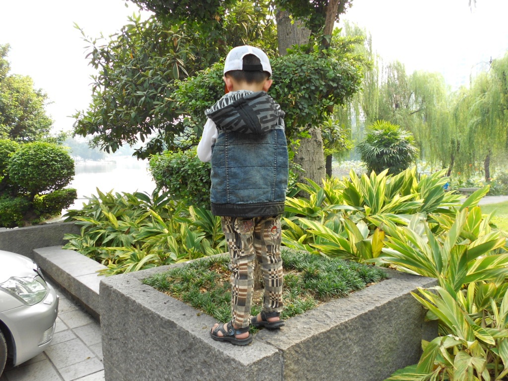 【韩版时尚酷帅<em>男孩</em>加厚牛仔配皮<em>马甲</em> 爆款】