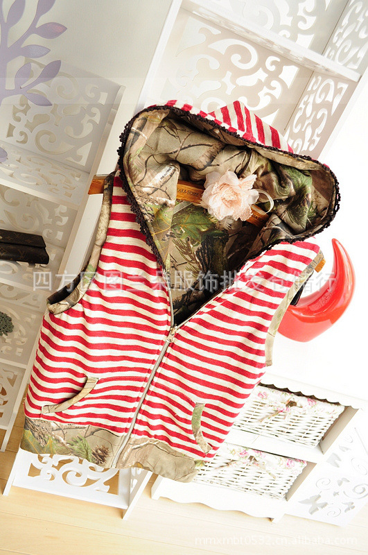 【反正两穿:纯棉条纹<em>配迷彩</em>反正两穿连帽<em>马甲</em>