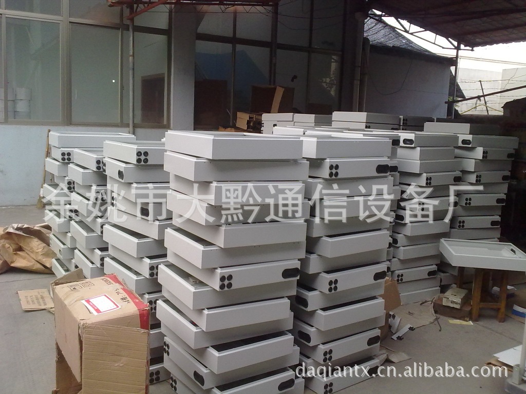 壁挂式光纤光缆分线箱(光纤光缆分线箱)直销工厂大黔通信