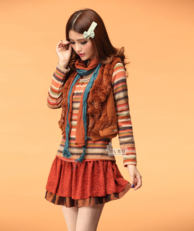 恬心女孩 打底裙 <em>毛毛马甲搭配</em>彩色条纹蕾丝裙