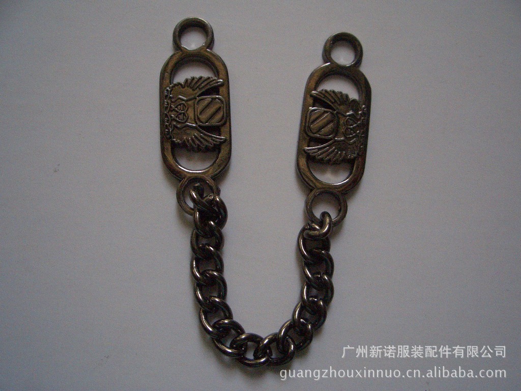 伟星股份董秘回复：对于您所提的问题我们回复如下：1、公司钮扣业务具体包括金属制品、树脂钮扣、塑胶制品和各类天然材质钮扣等其中以金属制品所占的比例最大树脂钮扣次之。年内公司钮扣业务拓展情况良好其营业收入同比增速略快于拉链业务；2、未