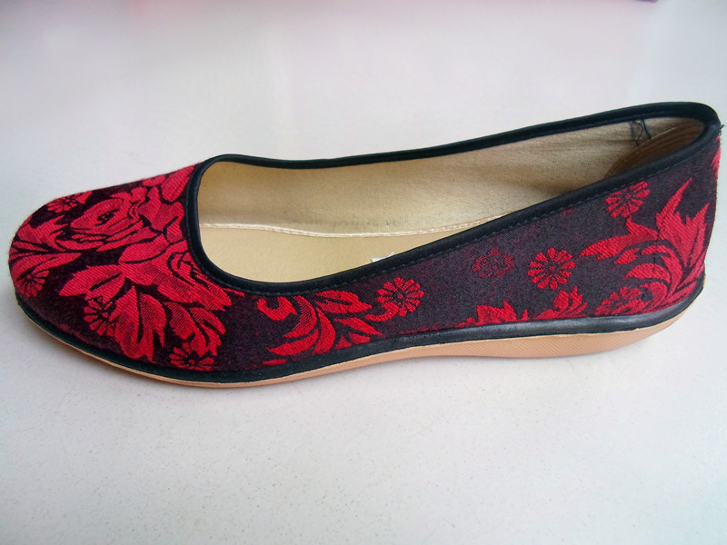 <em>批发</em>采购单鞋-厂家<em>批发</em>老北京<em>特大</em>号<em>女鞋</em>低帮