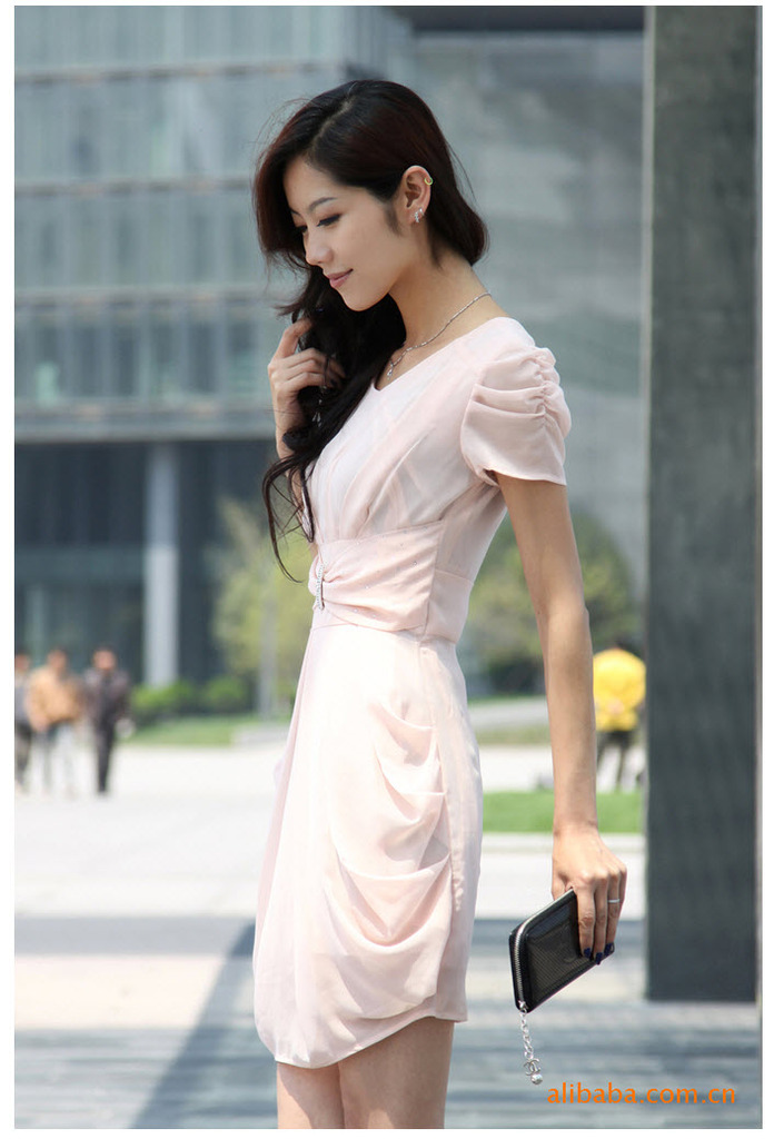 <em>杭州</em>杭派<em>女装</em>秋水伊人格调<em>新款</em>烫钻旗袍摆连衣