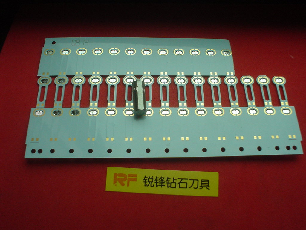 LED线路板钻点刀