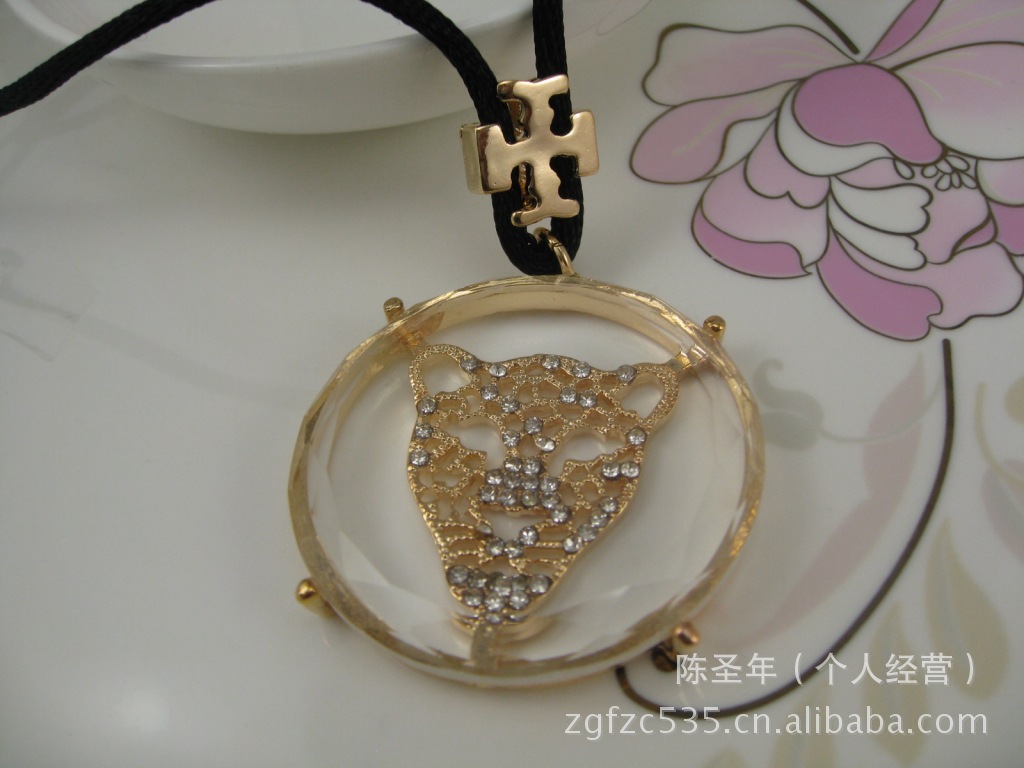 批发韩国饰品 <em>毛衣</em>链 <em>长款</em> 豹头水晶 <em>时尚毛衣</em>挂