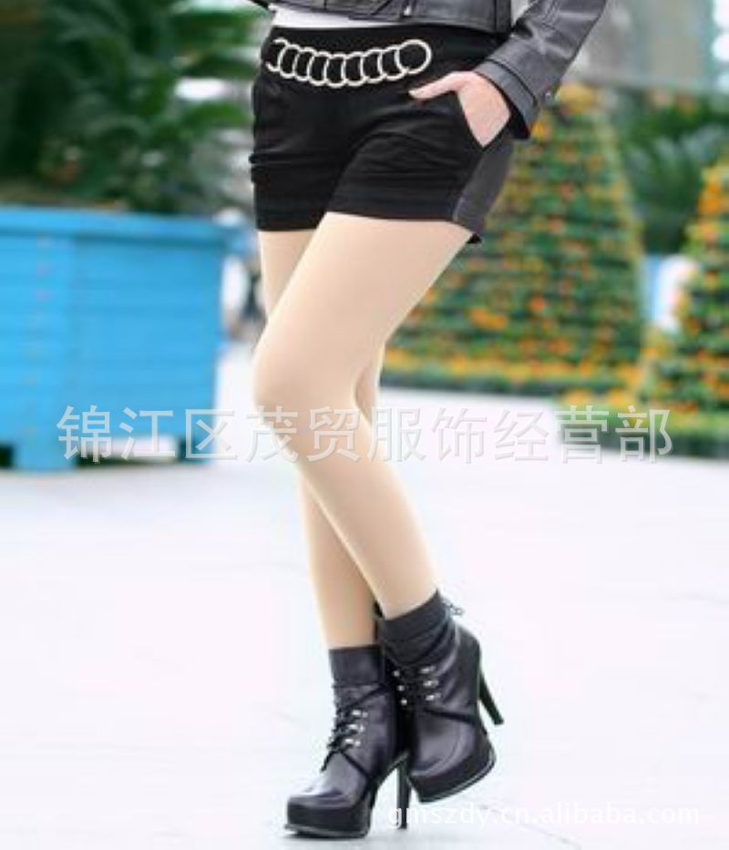 天思一达K09 秋冬款2011新款<em>女装百搭皮短裤</em>