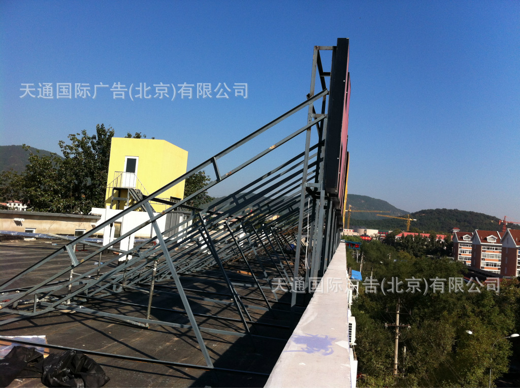 广告牌-最新案例:如家酒店楼顶发光字-广告牌尽