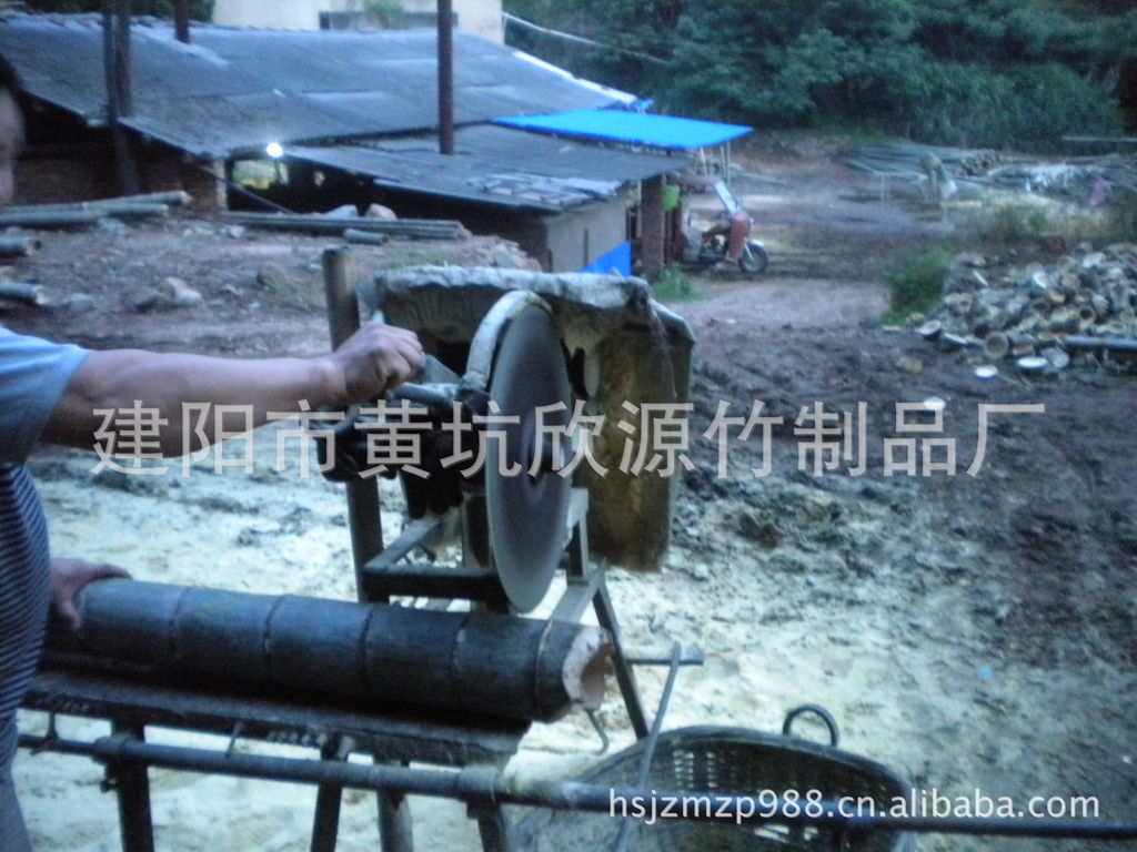 原竹锯成竹筒