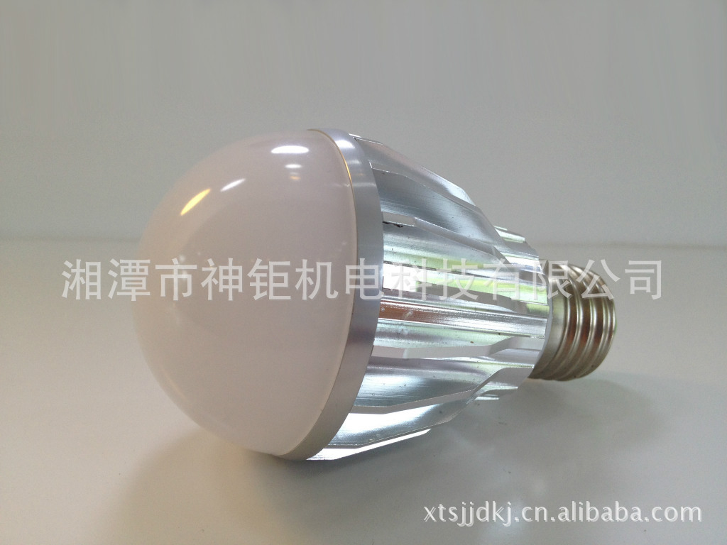 LED灯泡生产厂家大量供应5WLED球泡灯价格实惠质保三年欢迎外贸