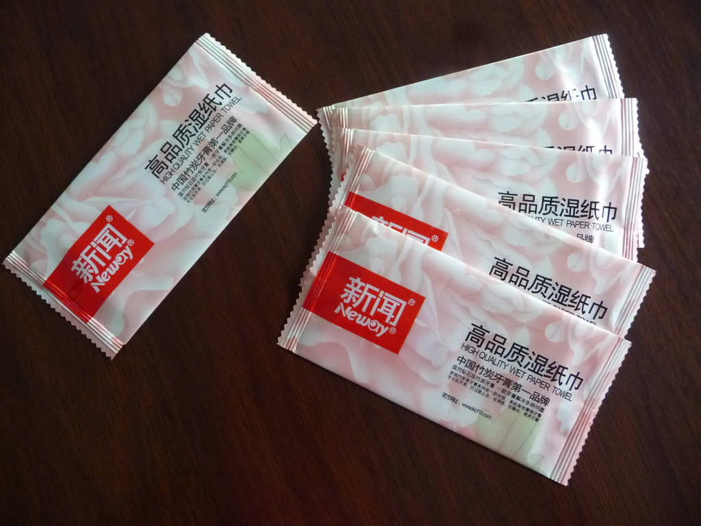 湿纸巾厂家订做批发无纺布一次性单片湿纸巾(