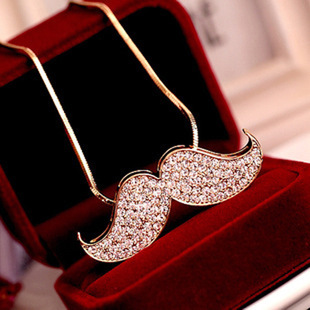 1447 玩味俏皮小胡子镶钻<em>毛衣链批发</em>潮人个性