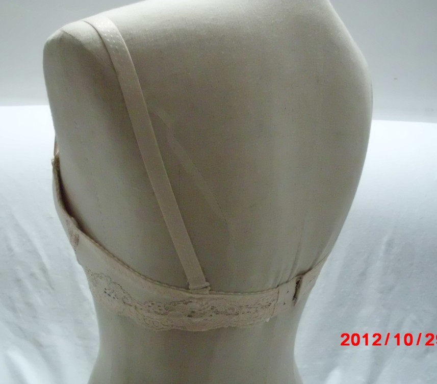 日本单外贸<em>文胸义乌工厂</em>直销:棉丝掐蕾丝新款