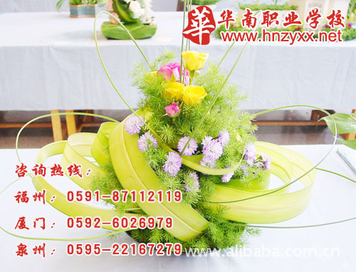 <em>女孩</em>开花店<em>学插花</em>去哪里,学习专业插花选华南