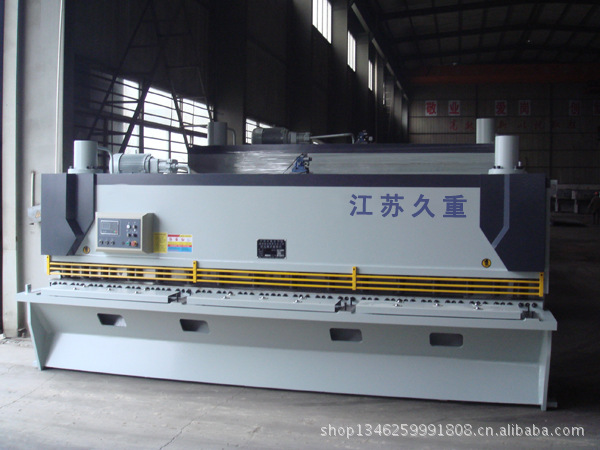 “液压闸式剪板机”