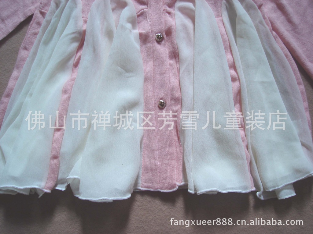 供应2012韩版新款女童v字领百折雪纺<em>梅红色</em>长