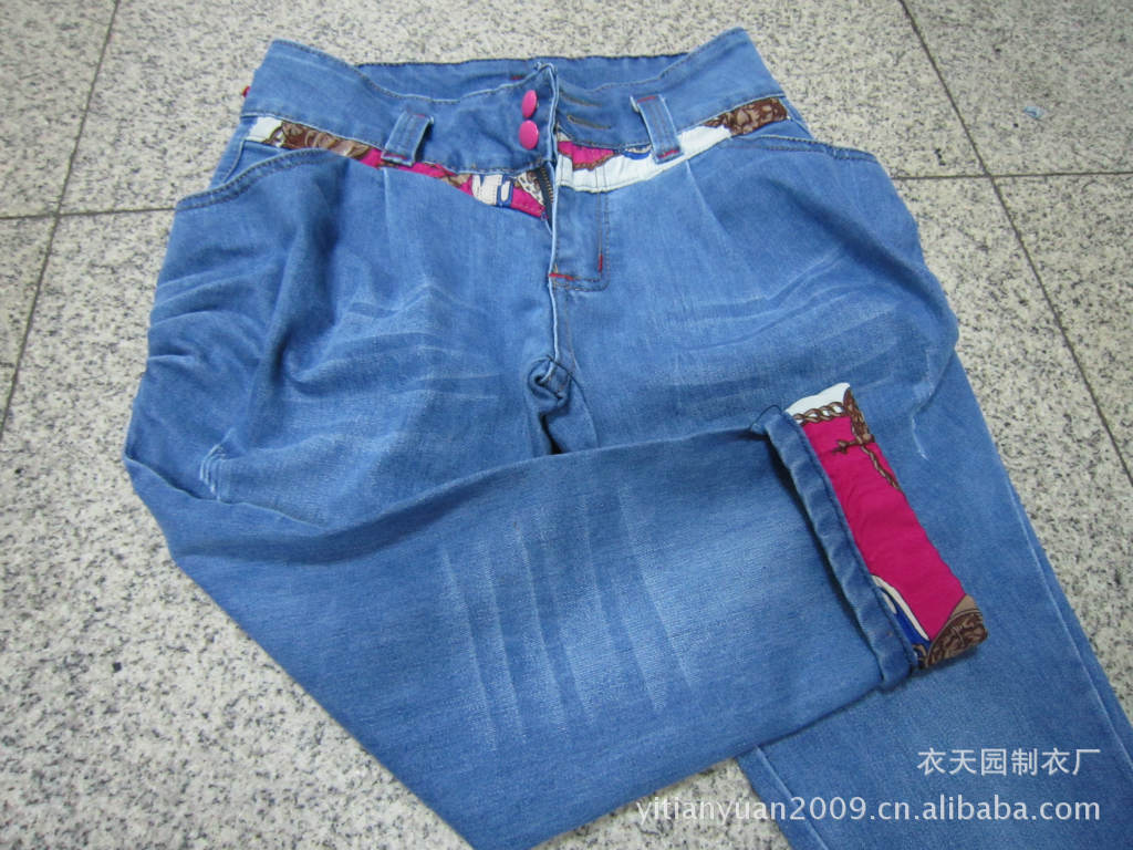 2012年夏季女式弹力牛仔7分哈轮中裤 休闲型