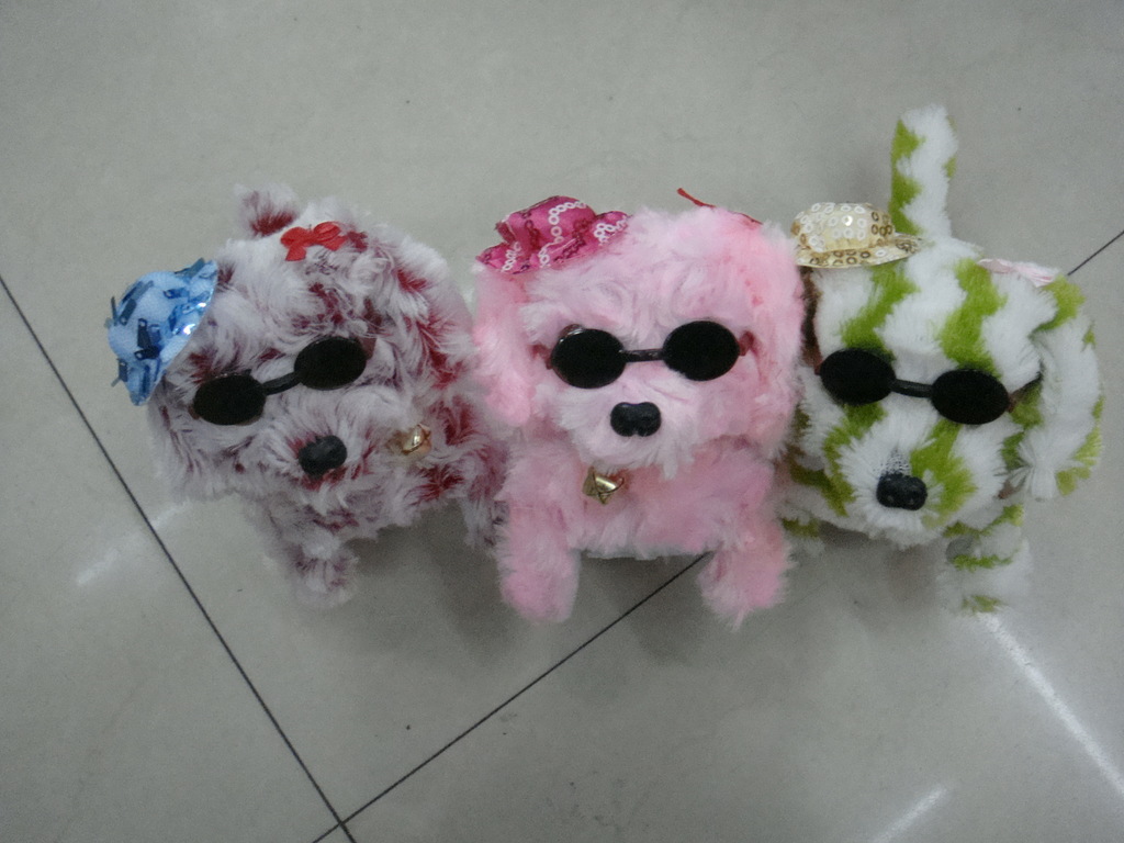 热销 新款 电动倒退个 眼镜狗 毛绒狗 带眼镜的