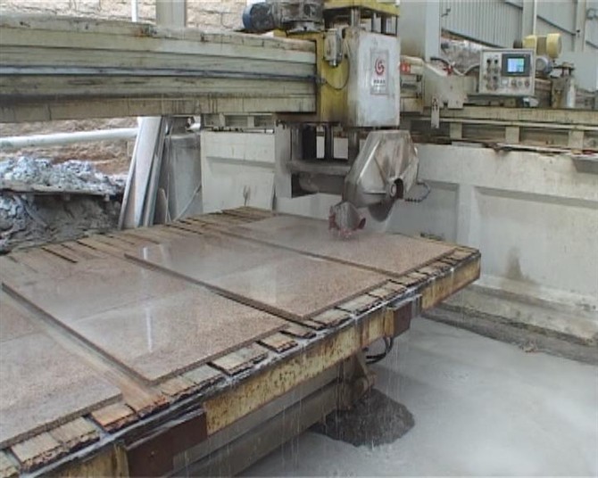 建材生产加工机械-400\/600\/700红外线切割机,