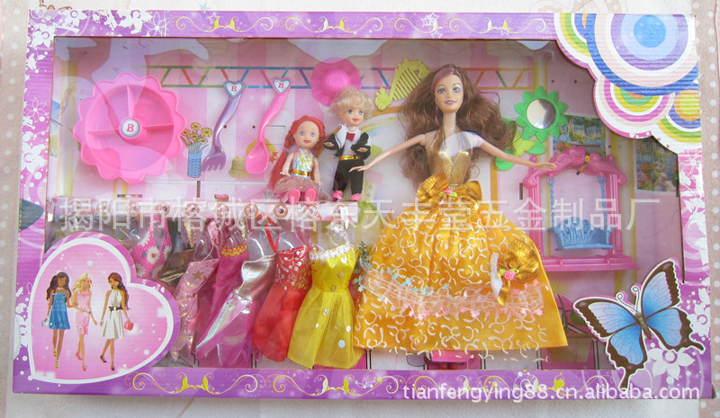 【大芭比娃娃、男娃娃、小凯莉一家三口大礼盒