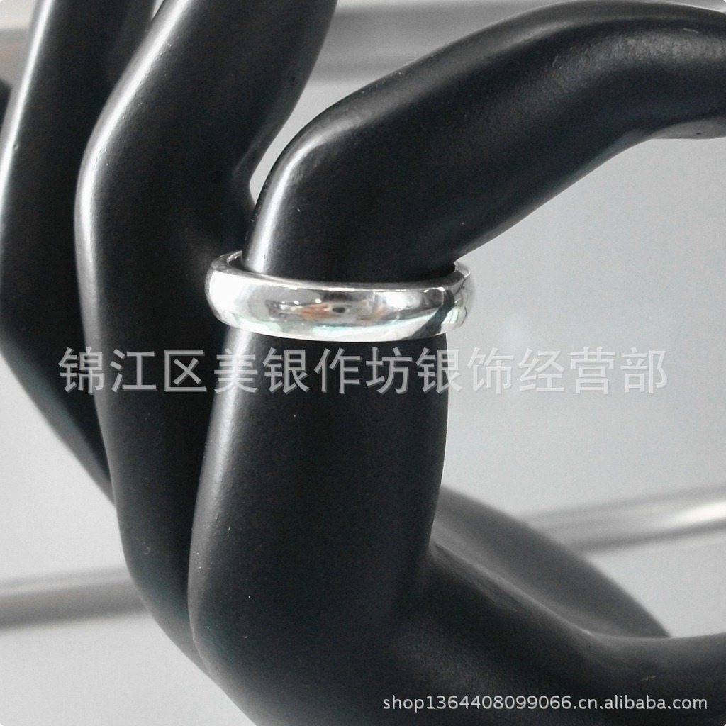 粗光面圆环戒指 正面