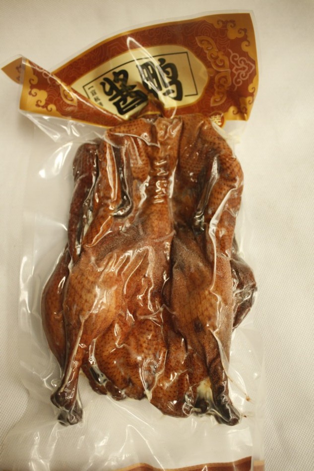 产品类别:酱板鸭 肉类品种:鸡鸭肉制品 制作方式:酱卤 真空包装:是