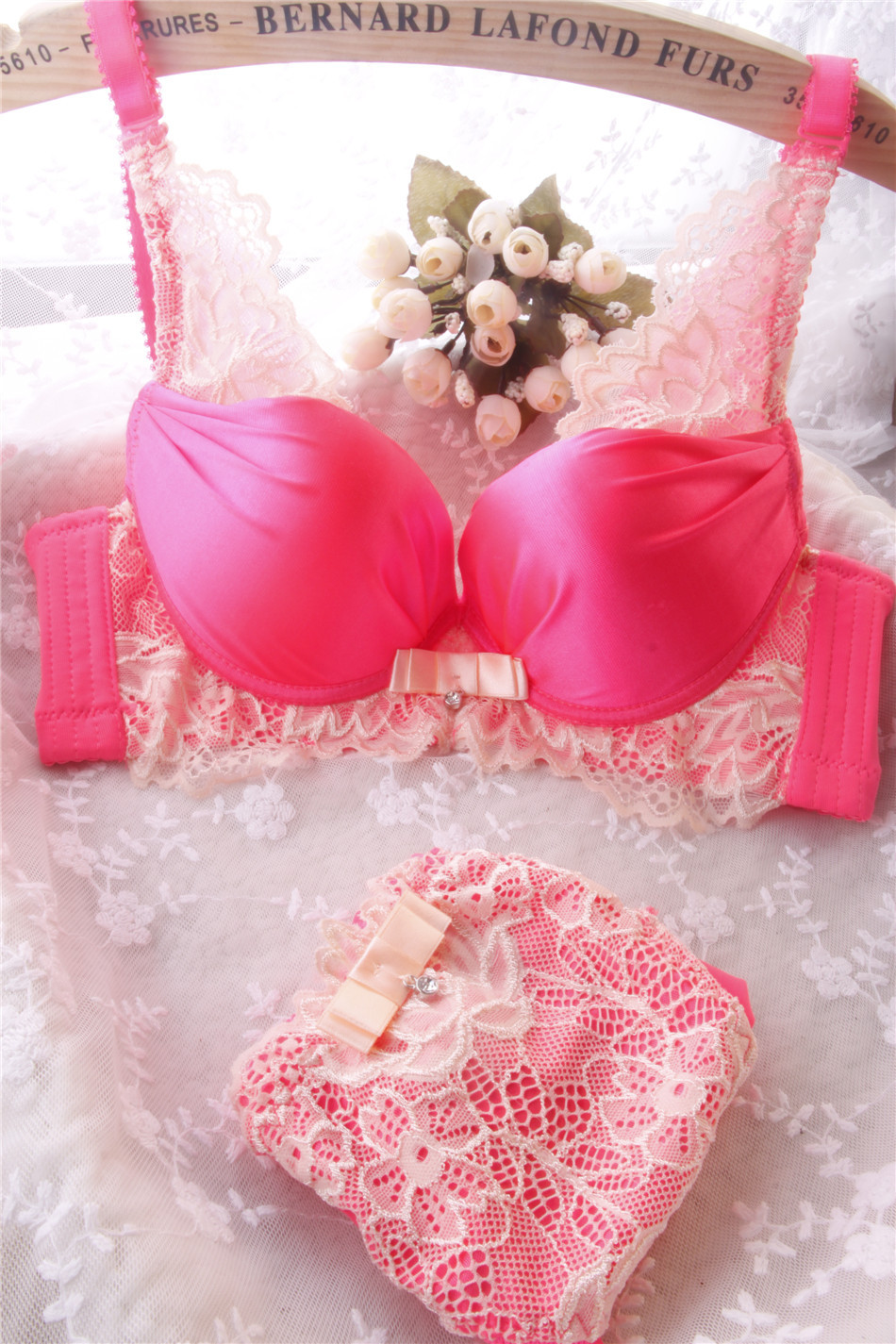 1925冬季新款时尚聚拢性感蕾丝<em>光面</em>少女<em>文胸</em>