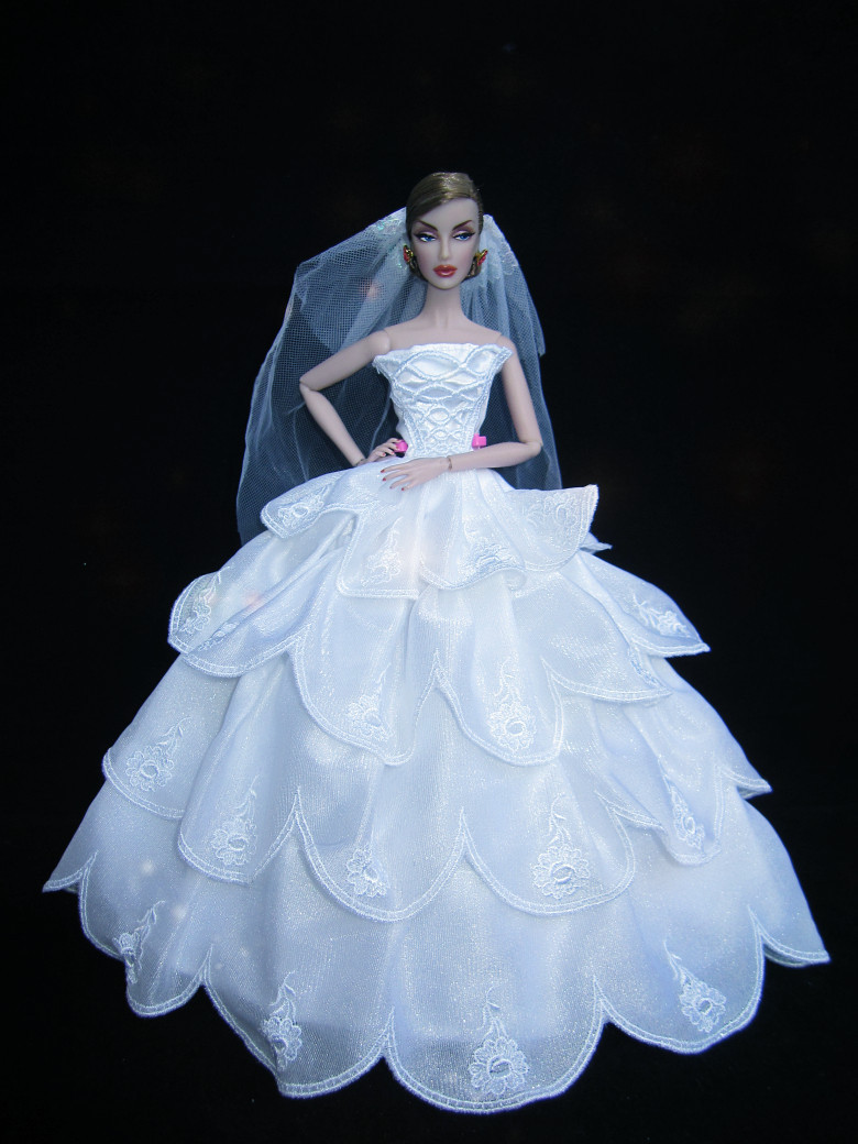 <em>娃娃</em>-<em>芭比娃娃</em>可儿娃娃 婚纱大裙 礼服白纱 1/6