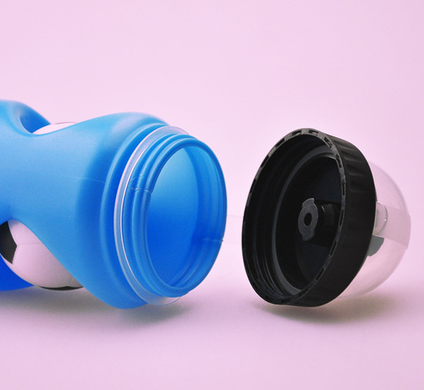 【深圳塑料运动水壶生产厂家 世界杯足球水壶