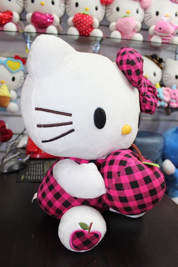 hello kitty毛絨公仔-抱蘋果款-3