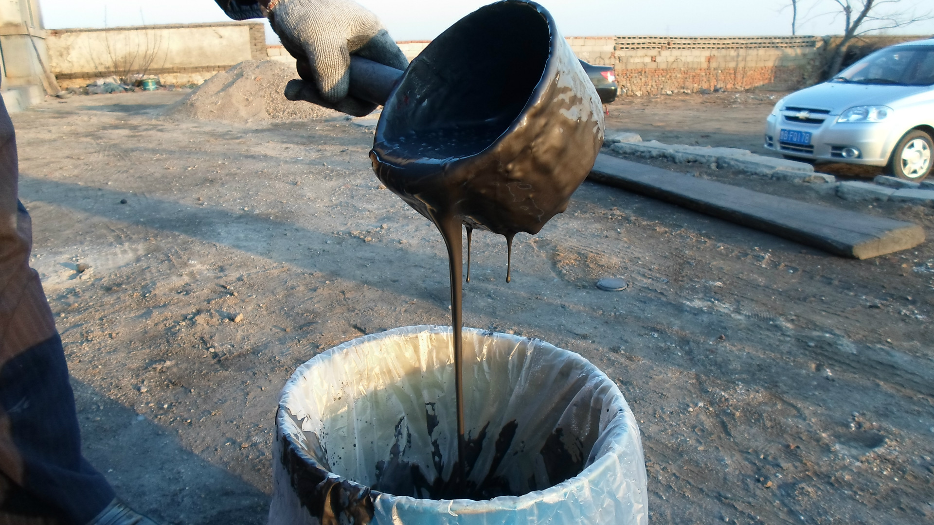 【厂家直供:导电石墨乳,锻造脱模石墨乳】