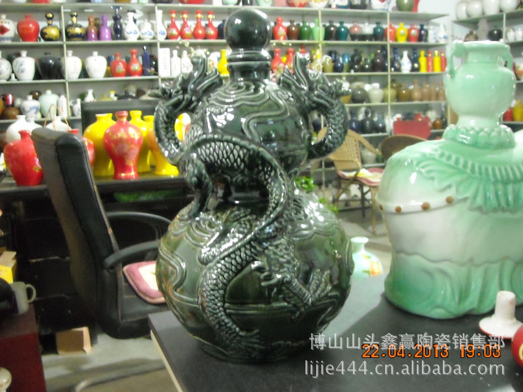 淄博陶瓷工艺品酒瓶,山东工艺品酒坛,定做工艺品酒瓶产品