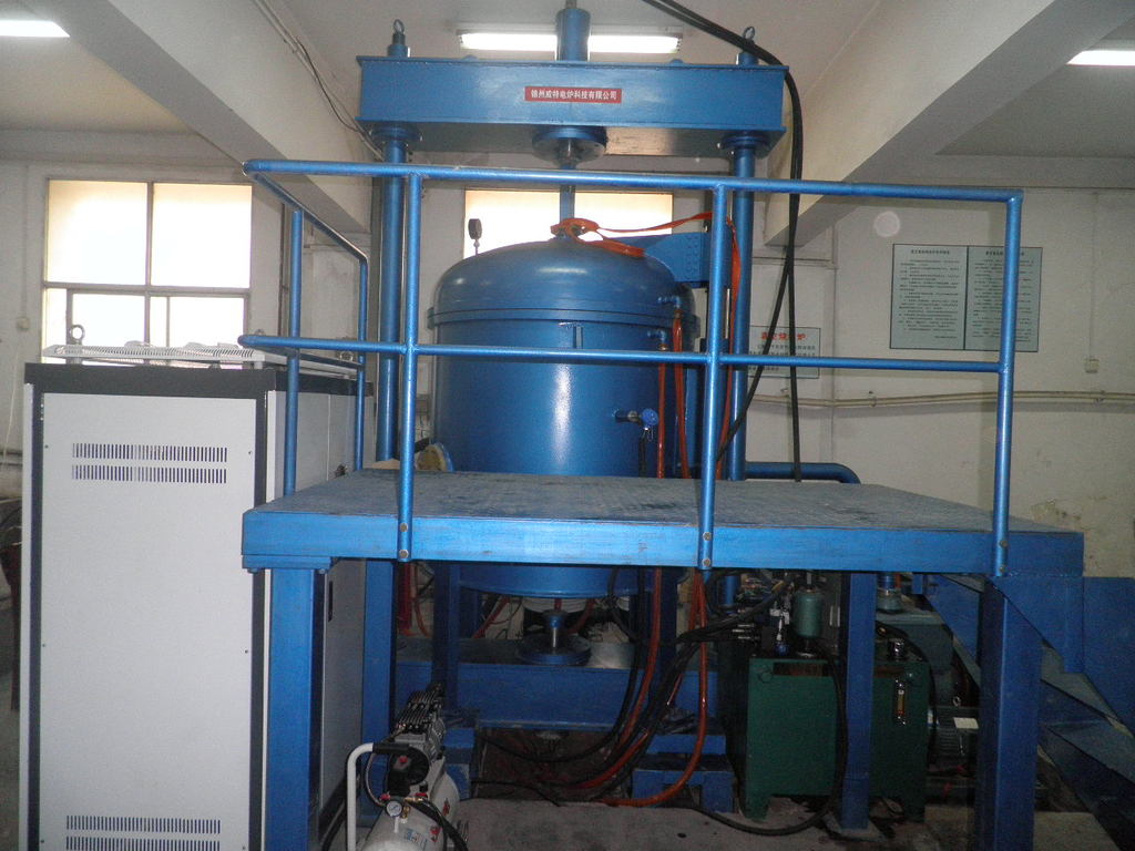 锦州威特电炉--20T真空热压烧结炉(2柱) _ 锦州