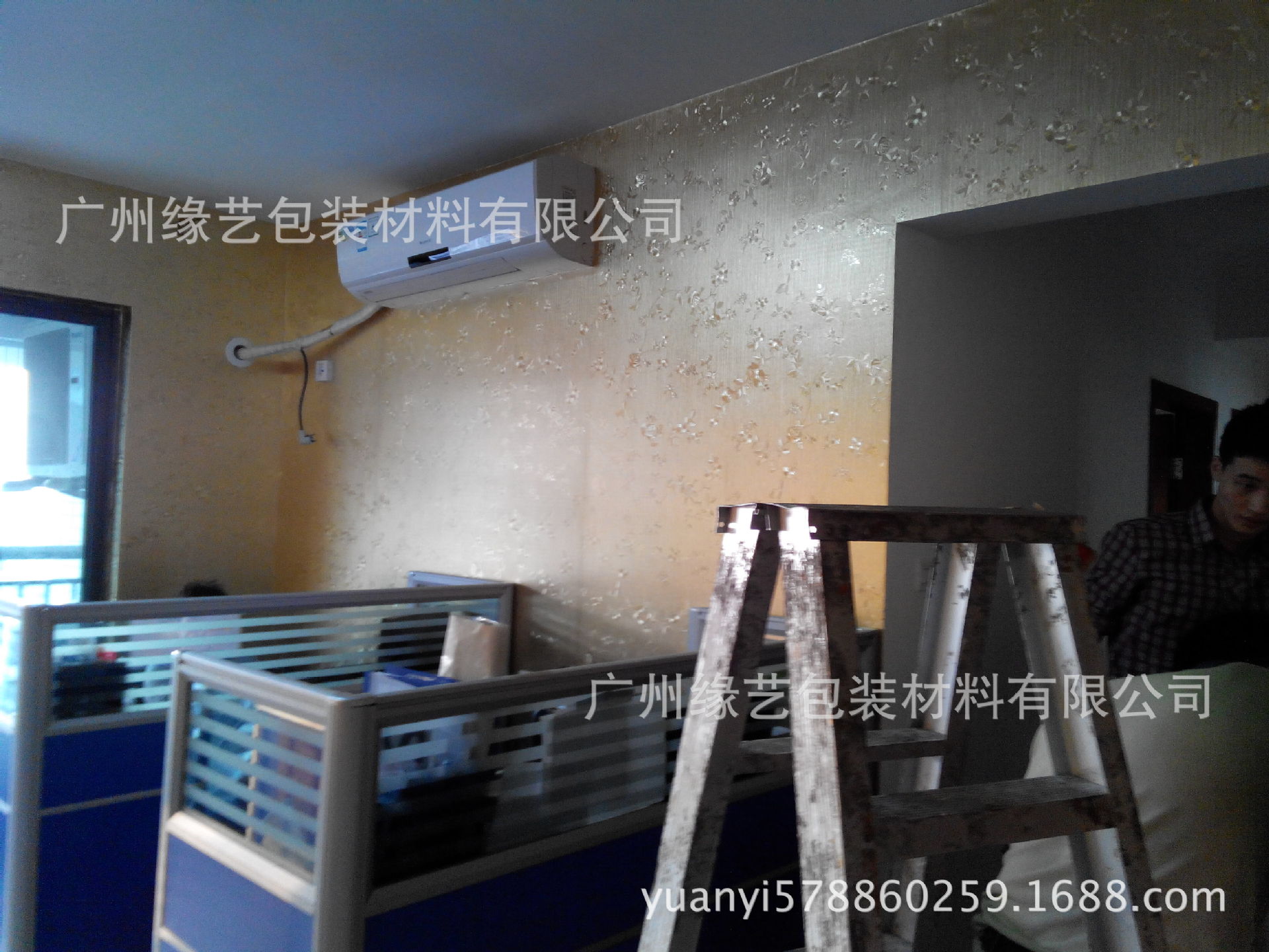 正在施工彩装膜