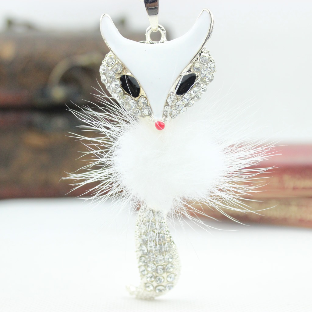 国韩版可爱小狐狸毛毛吊坠长款<em>毛衣链 饰品</em>批