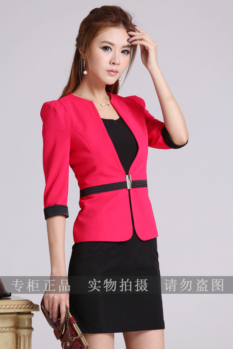 端职业套装裙主持开会白领职业<em>女性优雅气质</em>着