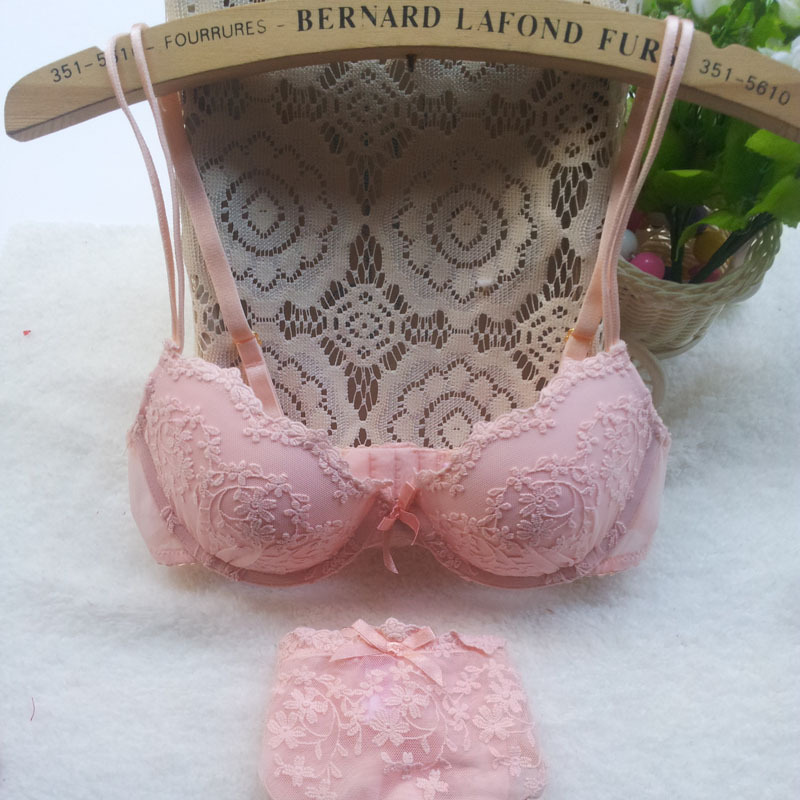 意大利欧美大牌原单 内衣<em>丝绸</em>缎面性感<em>聚拢</em>刺