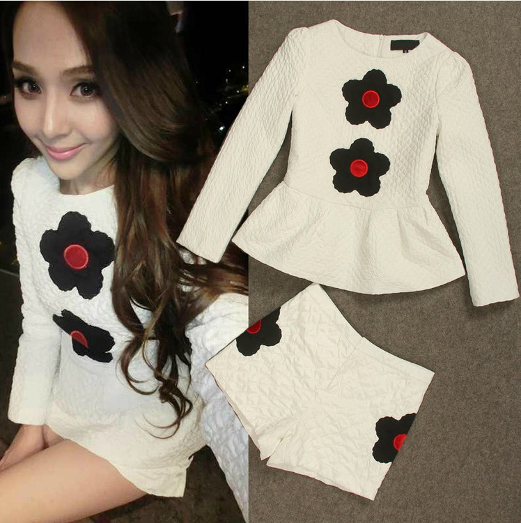 阳花棱纹夹棉修身裙摆<em>长袖上衣短裤套装</em> V61