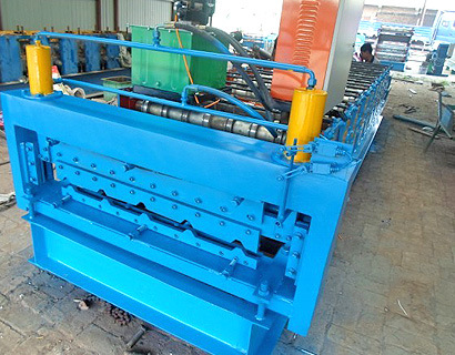 琉璃瓦梯形双层机  中图