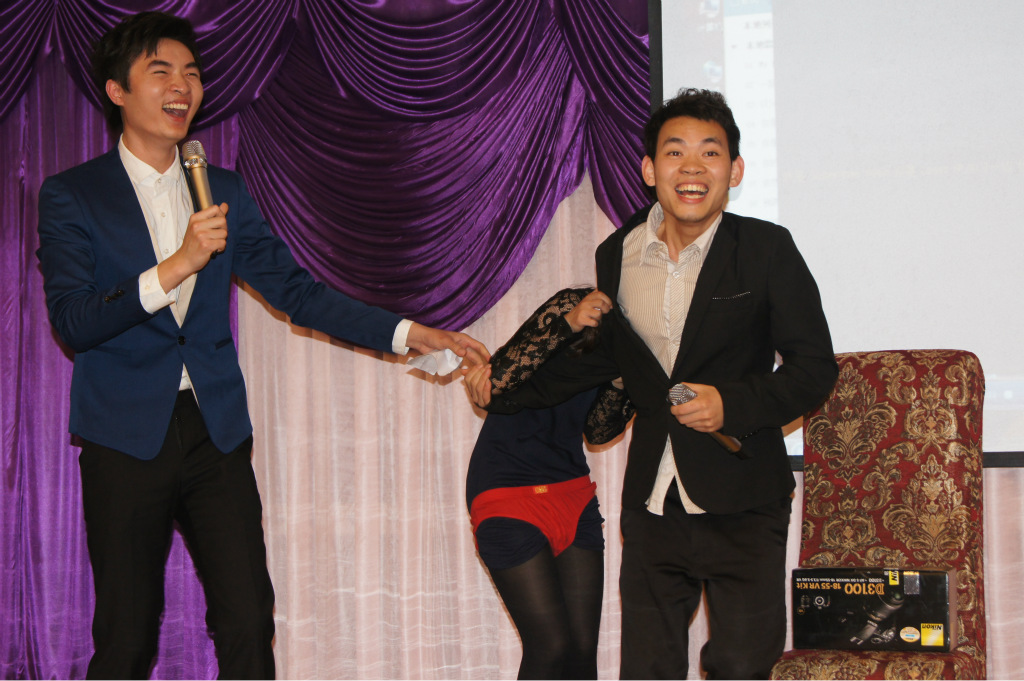 2013年年会 <em>靓女穿红内裤</em>扮超人- - 阿里巴巴商