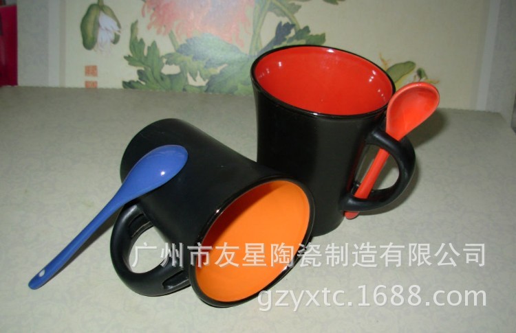 个性时尚 双色釉带勺马克杯 勺子杯 插勺杯