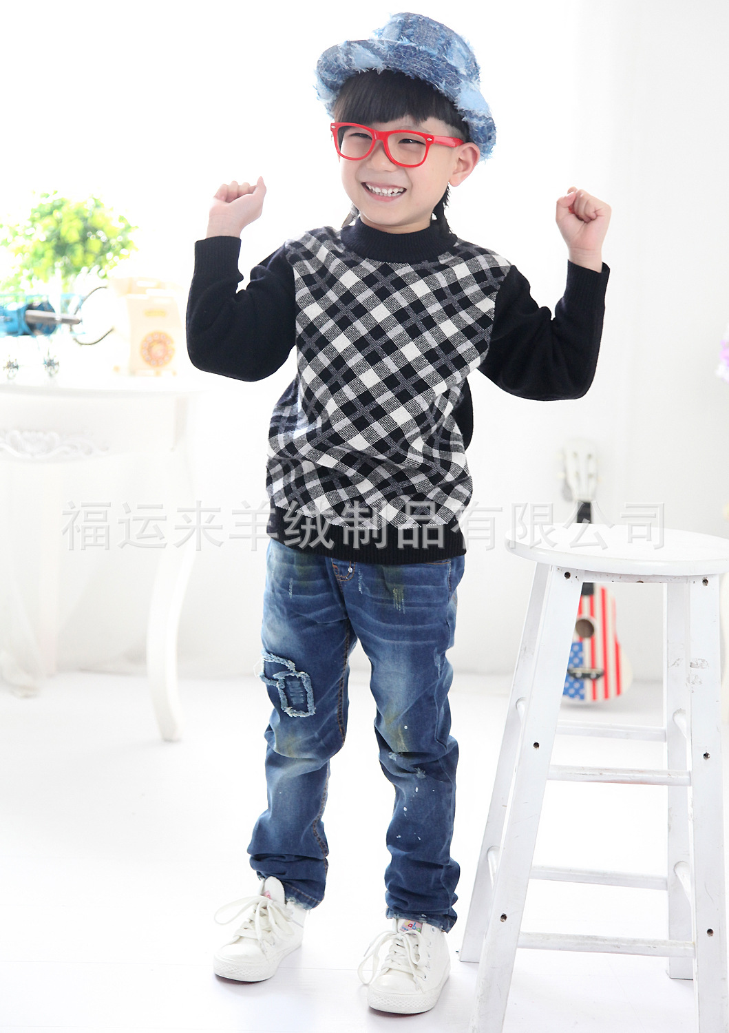 【供应男童圆领提花羊绒衫 加厚针织<em>格子毛衣</em>